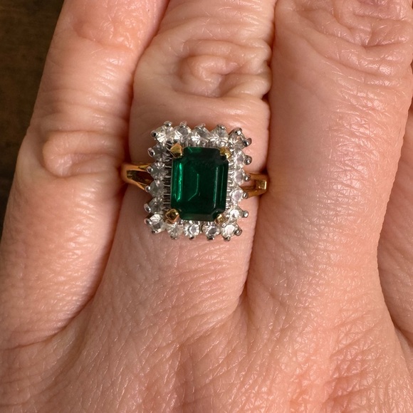 Vintage Emerald Green and Gold Halo Ring - Picture 14 of 14